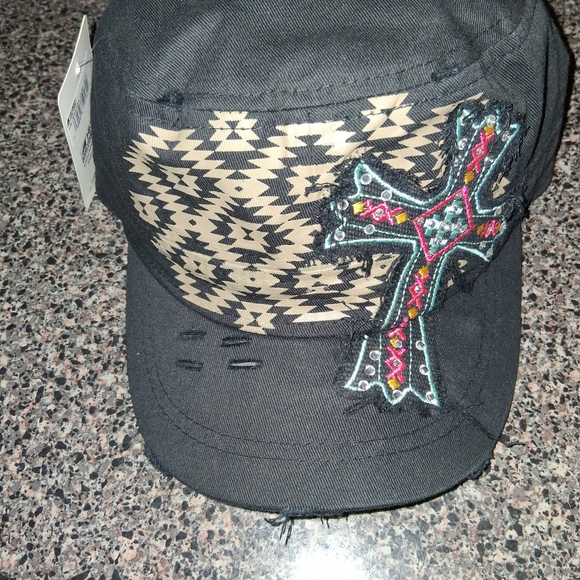 Black Patterned Cap - Picture 6 of 6
